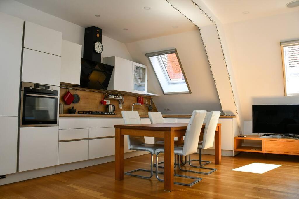 Stairway To Apartman *